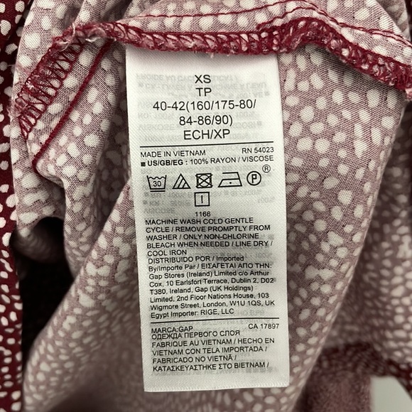 Gap v-neck blouse. Size: XS - Picture 4 of 5